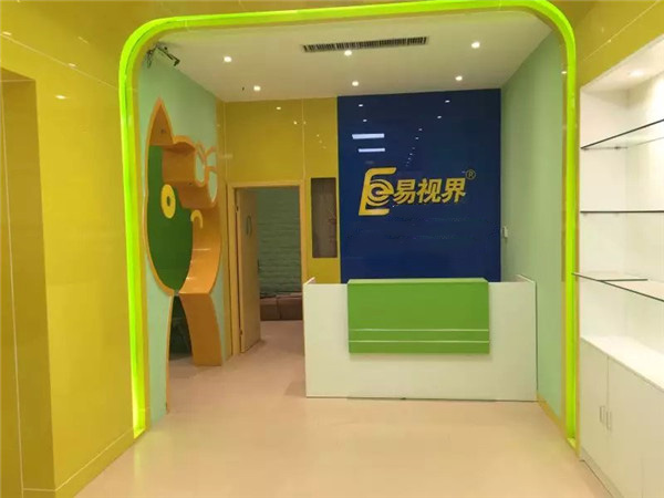 易視界勞衛(wèi)店裝修完畢即將開業(yè)