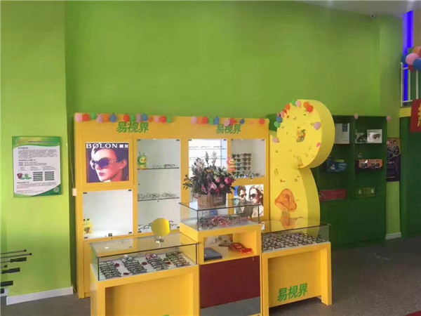 易視界幸福小學(xué)店店內(nèi)環(huán)境